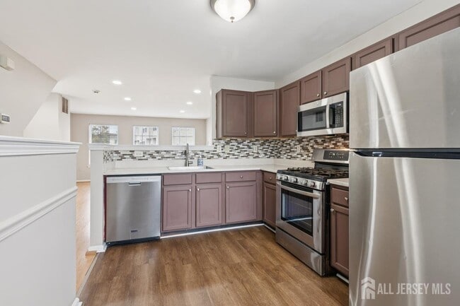 Building Photo - 121 Giera Ct