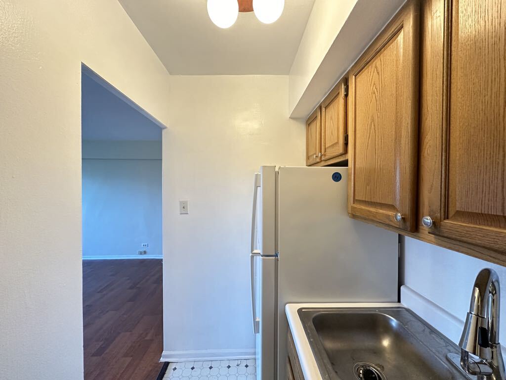 Building Photo - 4180 N Marine Dr
