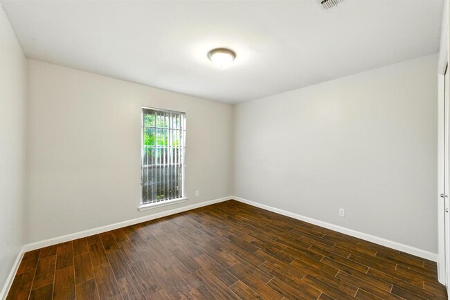Building Photo - 1009 Rebbeca Dr