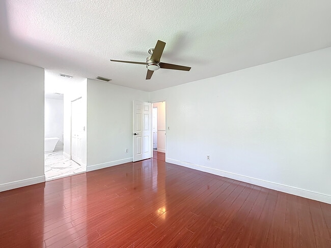 Building Photo - 375 NW 48th Ave