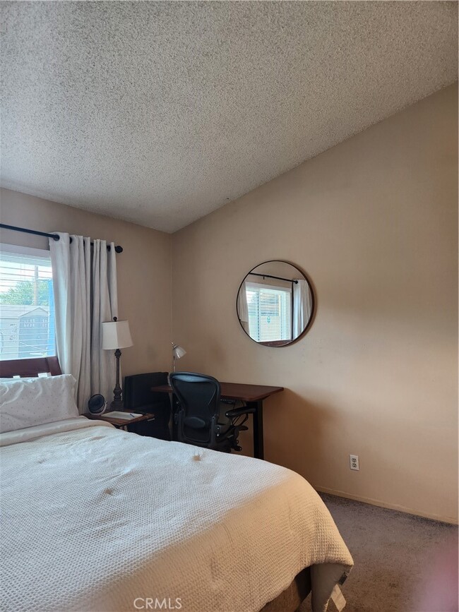 Building Photo - 14901 Silvertree Rd