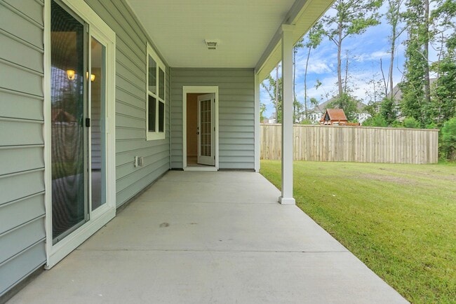 Building Photo - Remarkable 3 BR/ 2 BA Home With Solar Panels
