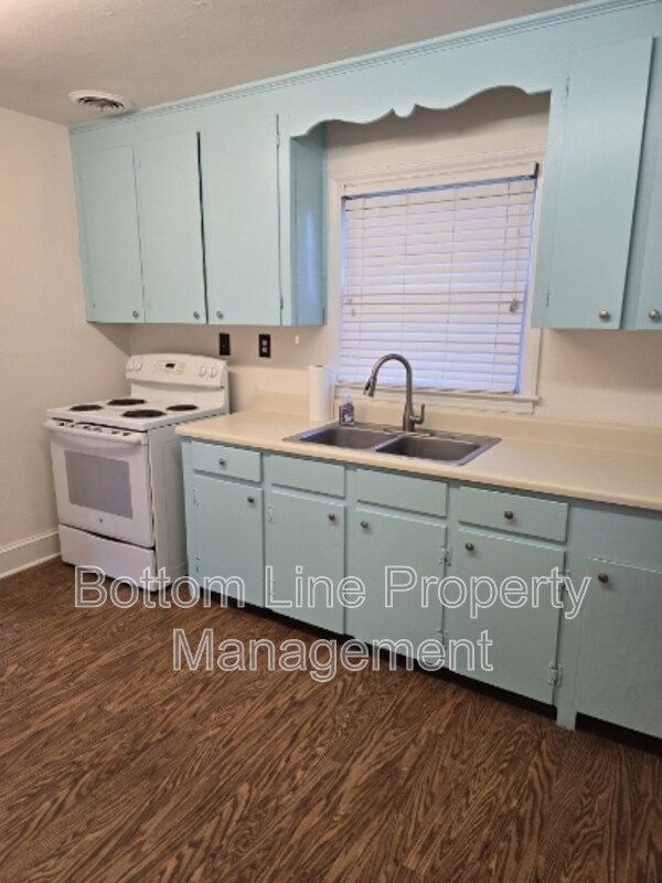 Building Photo - 4120 Leeds Dr