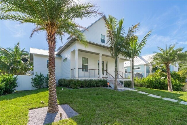 Building Photo - 580 Broadway St