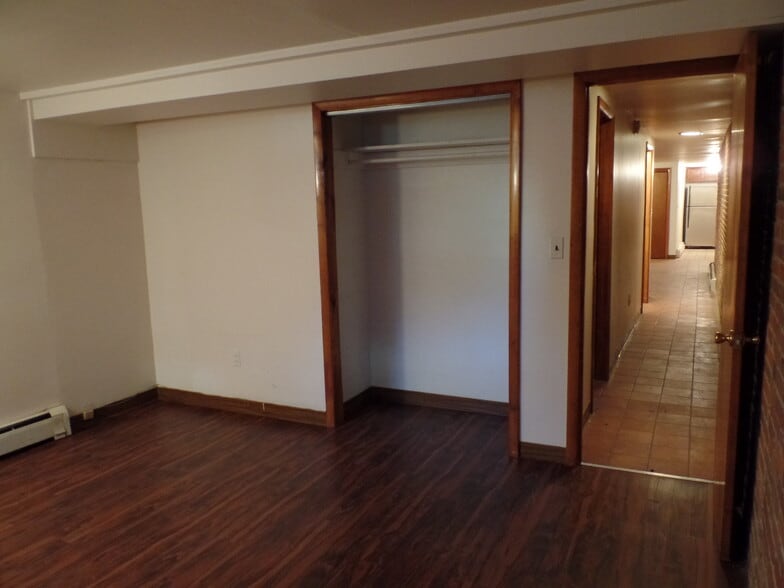 Huge den with half bath - 1600 Bolton St