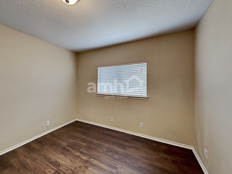 Building Photo - 8610 Still Moon