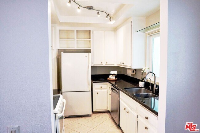 Building Photo - 2418 Graham Ave