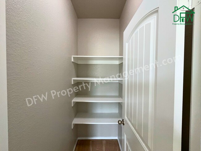 Building Photo - Spacious 4-Bedroom Home for Lease in Kelle...