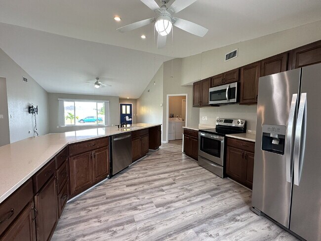 Building Photo - "Charming 3-Bedroom Home in Englewood!"