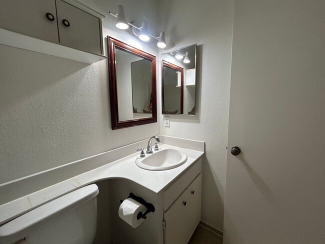 Building Photo - Lovely 3-Bedroom, 2-Bath Home with Spacious Backyard