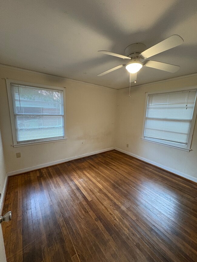 Building Photo - 913 Hillman St