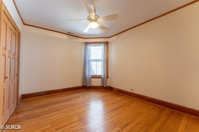 Building Photo - 5325 W Montrose Ave