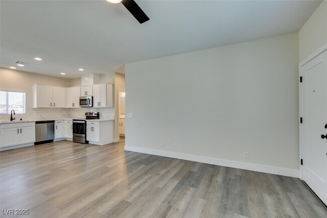 Building Photo - 1912 Carver Ave