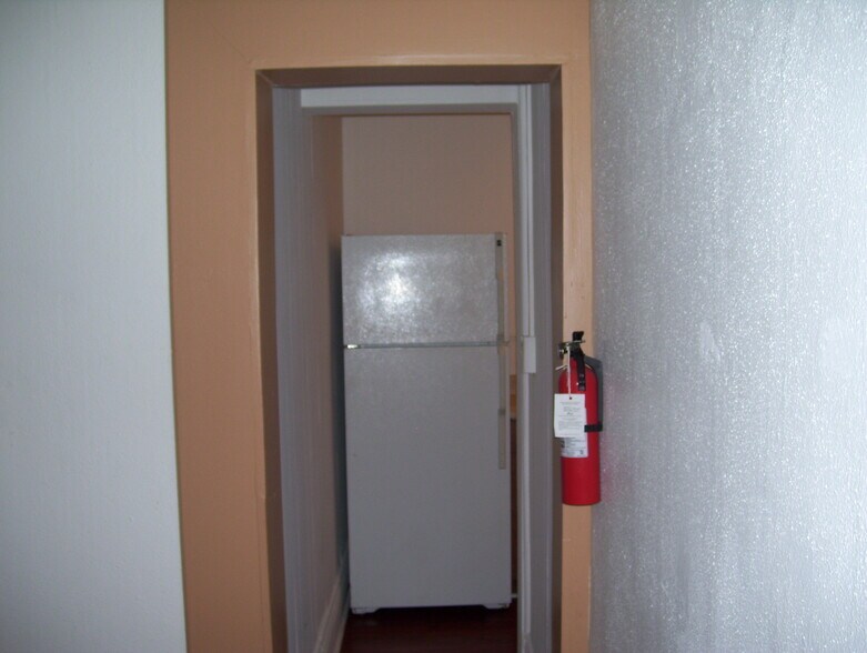 Building Photo - 914 N Salina St