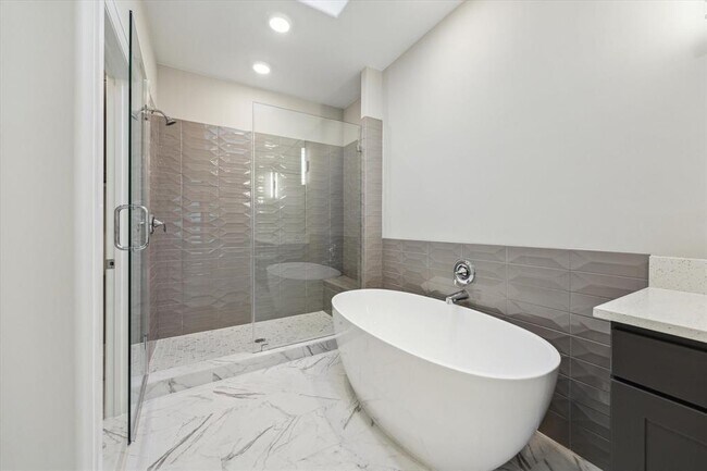Building Photo - 806 Dawn Meadows Dr