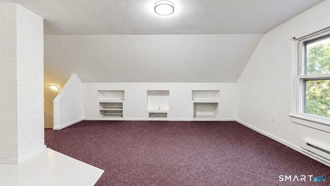 Building Photo - 21 Parmelee Ave