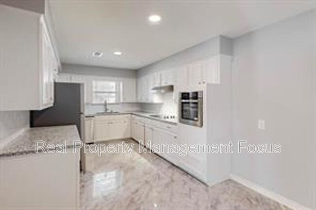 Building Photo - 14724 Overview Dr