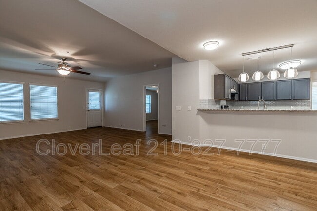 Building Photo - 802 Amber Knoll