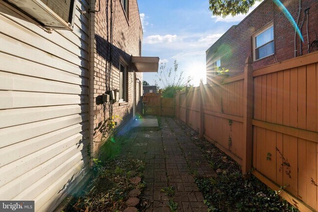 Building Photo - 8604 Chestnut Oak Rd