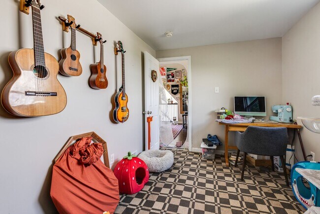 Building Photo - 2324 Berg St