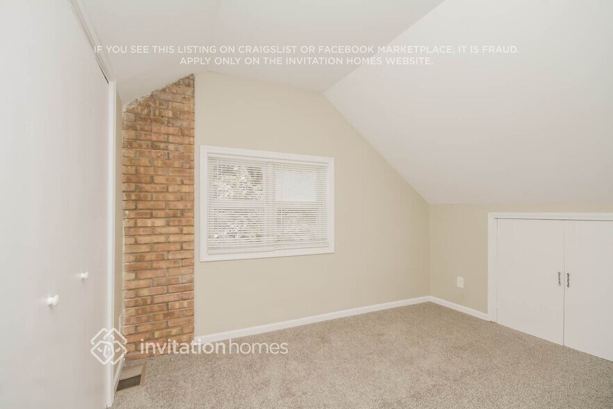 Building Photo - 5240 Lee St