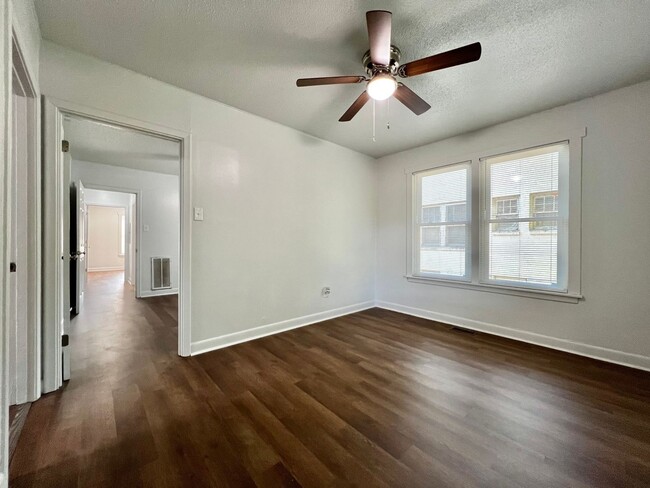 Building Photo - Cozy 3-Bedroom House on Linwood Ave.