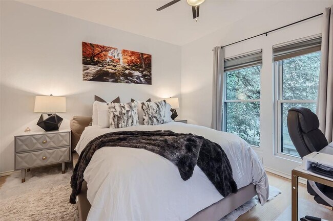 Building Photo - 802 S 1st St