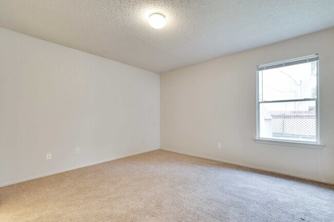 Building Photo - 1625 Sylvia Ct
