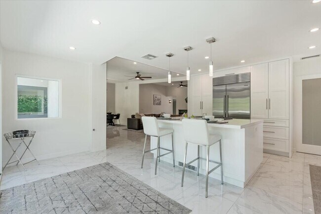 Building Photo - 76140 Fairway Dr