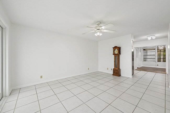 Building Photo - 206 Anglers Cir