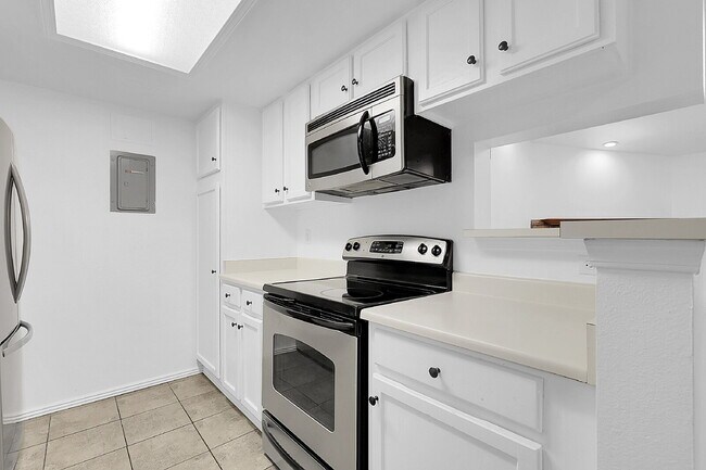 Building Photo - $1,825 - 2 Bed, 2 Bath Condo in Denver wit...