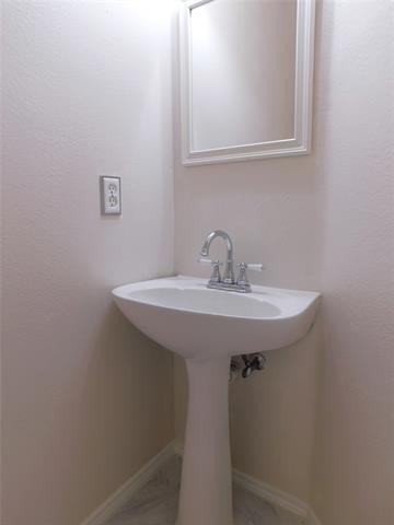 Building Photo - 2701 Clark Dr