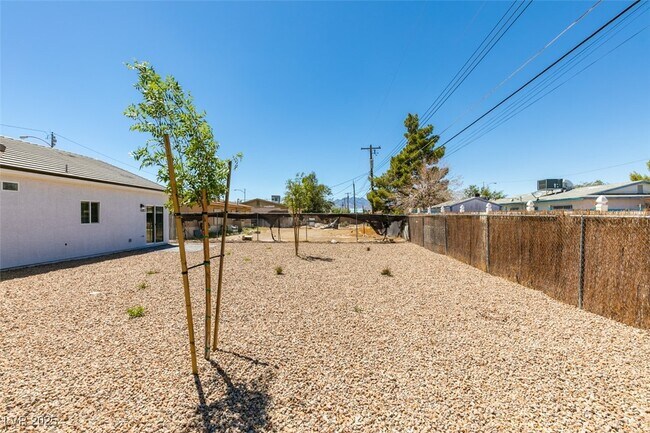 Building Photo - 1912 Carver Ave