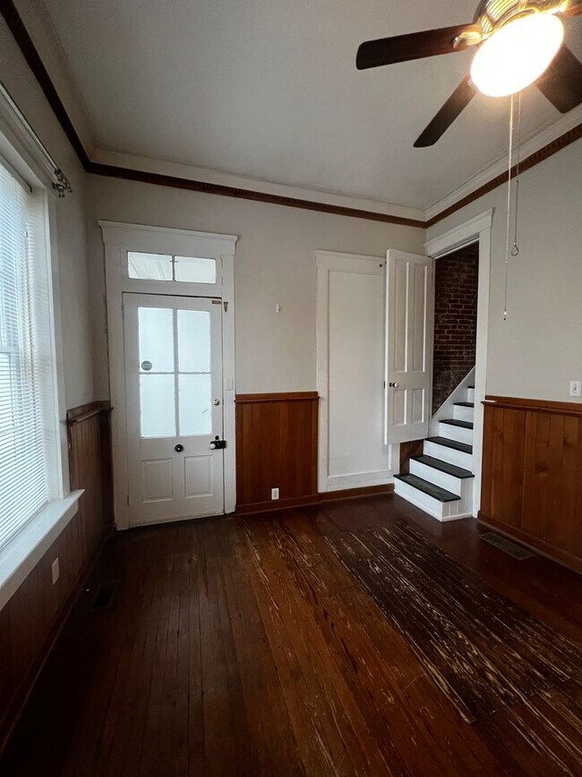 Building Photo - 1327 E Washington St