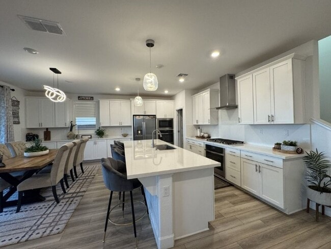 Building Photo - Beautiful 5-Bedroom Home with Solar