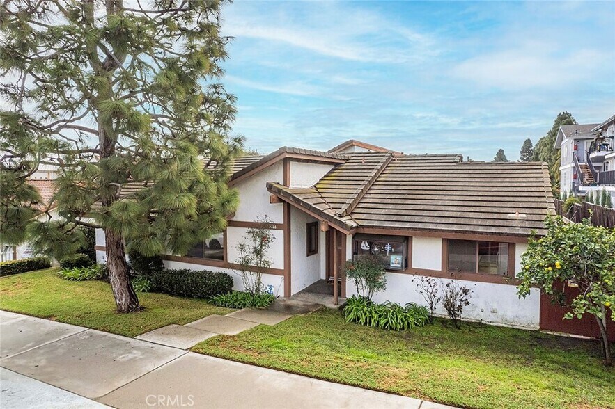Building Photo - 5166 Dunbar Dr