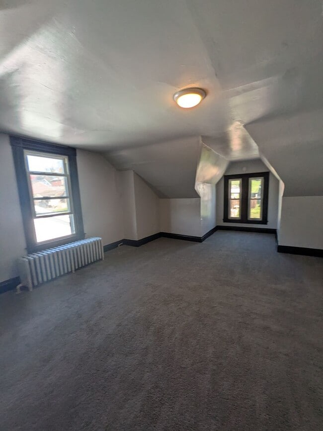 Building Photo - 1818-1820 Westmont Ave, Pittsburgh, PA 15210