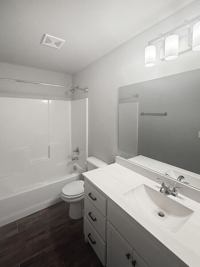 Building Photo - Modern 3-Bedroom Home in Gated Seven Oaks South