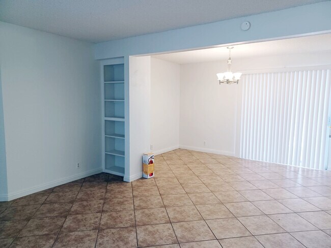 Building Photo - 127 Tiger Ln