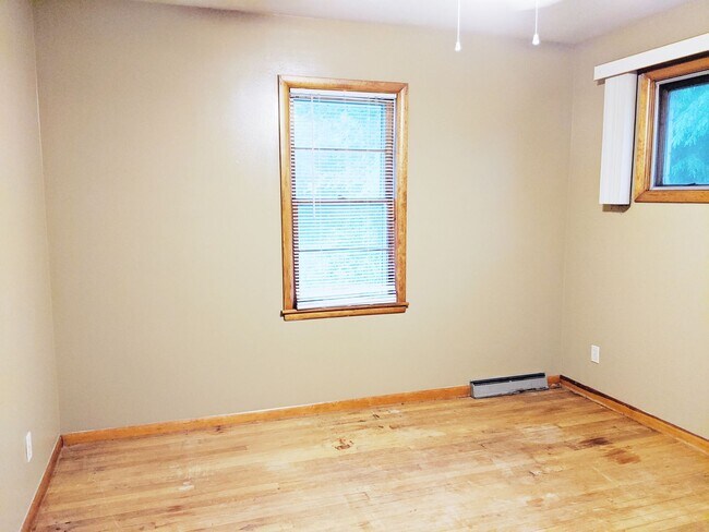 Building Photo - 208 S Hillsdale Dr
