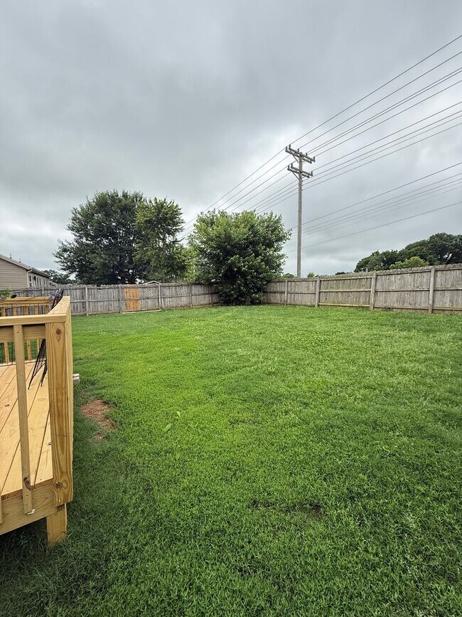 Building Photo - Updated home in Nixa