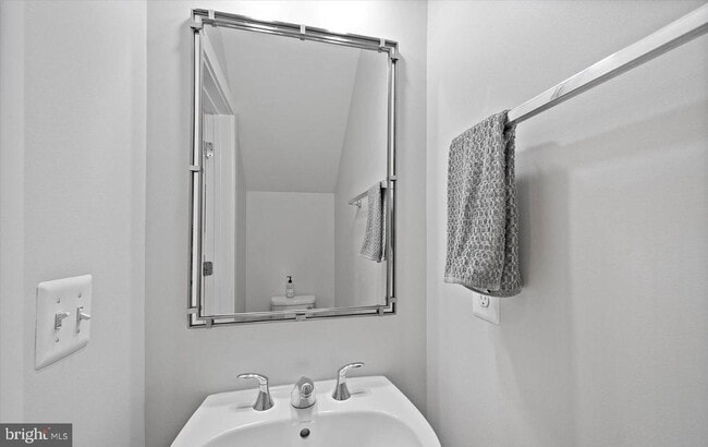 Building Photo - 44774 Tiverton Sq