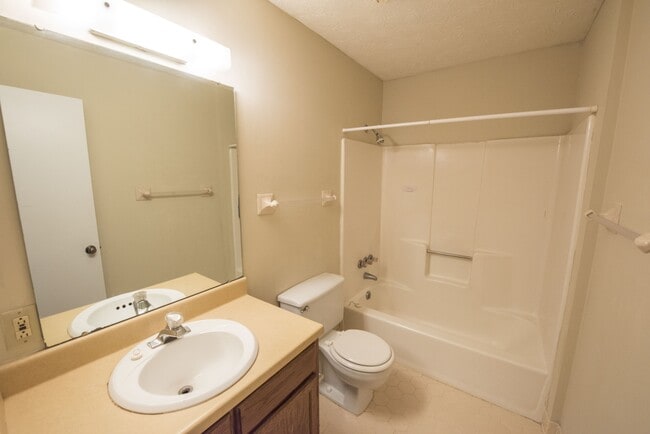 Building Photo - 821 Choctaw Ave