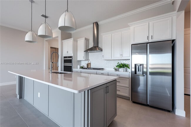 Building Photo - 627 SE Boboli Way