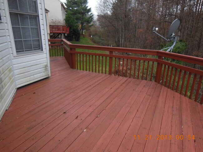 Building Photo - "COMING SOON" Spacious 4 + 2.5 SFH + Renov...