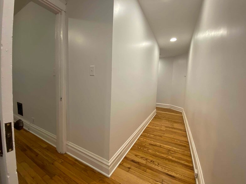 Hallway to kitchen/bathroom - 5017 S Broadway