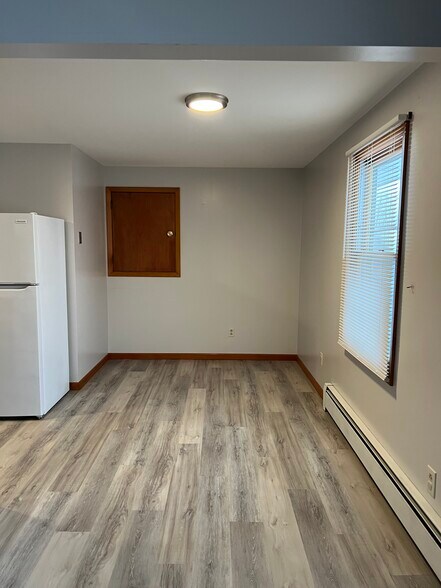 Dining area - 249 Davison Rd