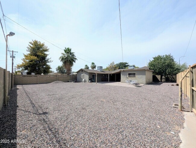 Building Photo - 2443 E Earll Dr