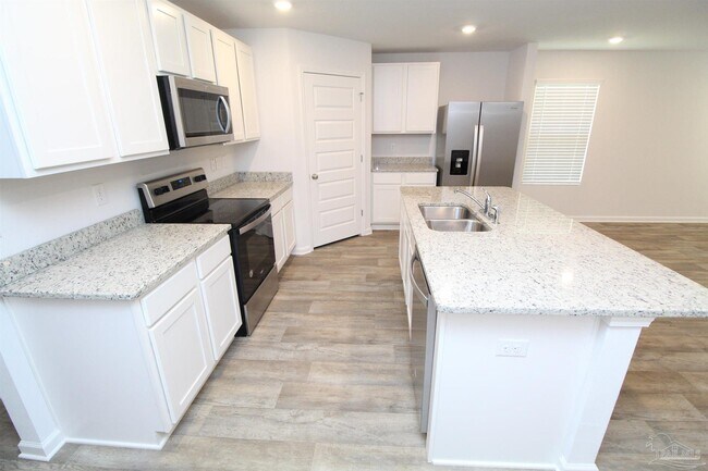 Building Photo - 7818 Lakeside Oaks Dr