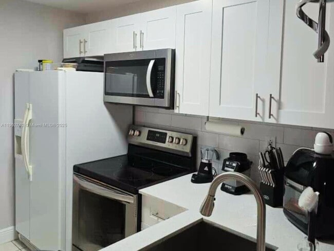 Building Photo - 8006 SW 149th Ave